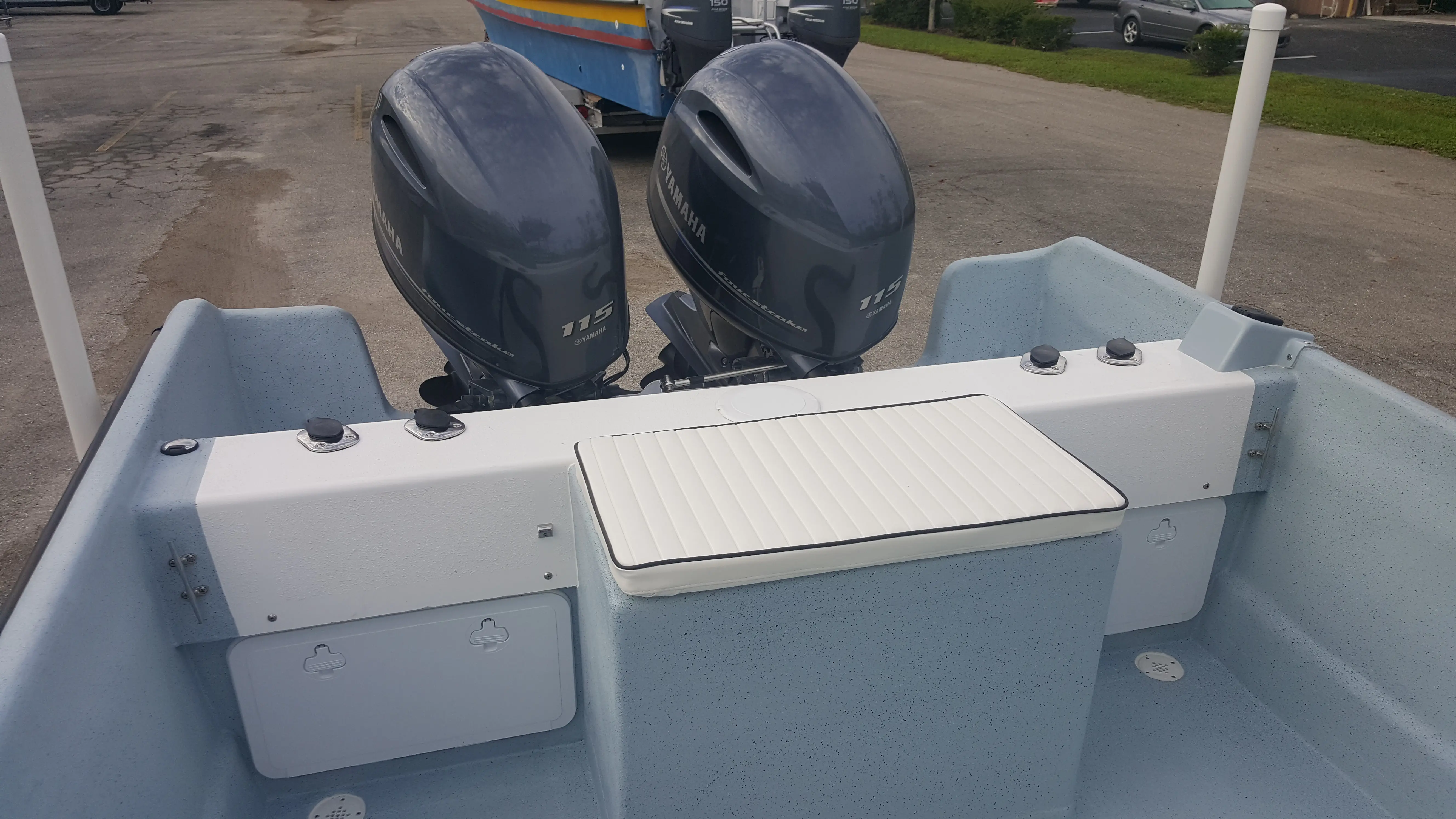 Panga Boats USA — W-29 / W-33 · Close-ups