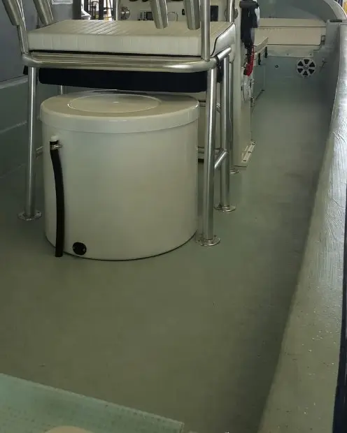 Panga Boats USA — 40-gal-baitwell · Close-ups